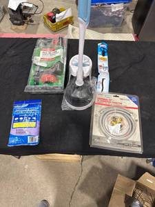 lot 2633 image: Plumbing & Cleaning Supplies Lot
