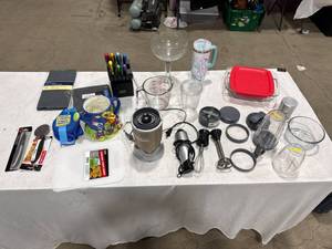 lot 2634 image: Kitchenware Lot with NutriBullet