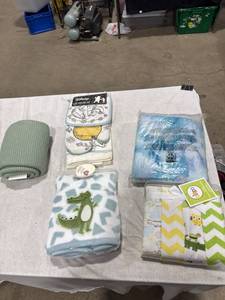 lot 2640 image: Household Textile Lot