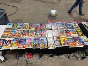 lot 2646 image: Large Lot of Childrens VHS Tapes