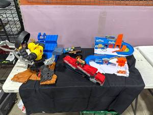 lot 2649 image: Hot Wheels Playsets & Vehicles