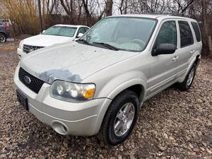 lot 14 image: 2005 Ford Escape Limited 4x4
