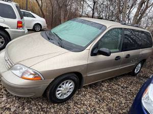 lot 16 image: 1999 Ford Windstar SE