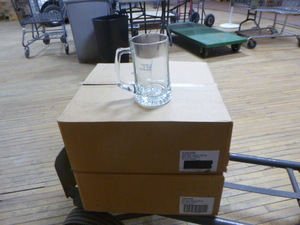 lot 16 image: 24 Sport 25 Ounce Glass Beer Mugs