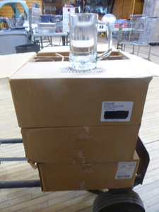 lot 17 image: 29 Sport 25 Ounce Glass Beer Mugs