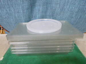 lot 34 image: 6 Cambro Storage Containers with Lids