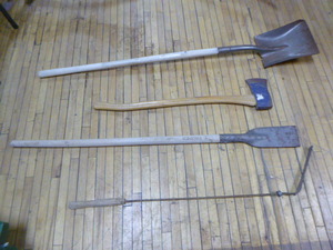 lot 60 image: Lawn and Garden Tools