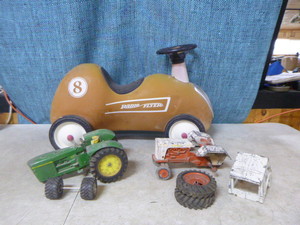 lot 70 image: Vintage Toys