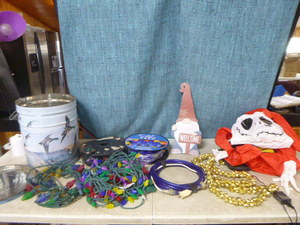 lot 80 image: Holiday Dcor