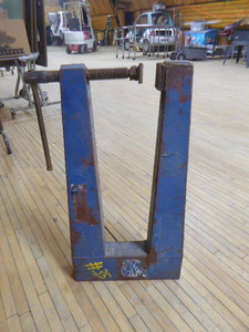 lot 82 image: Large Industrial Clamp