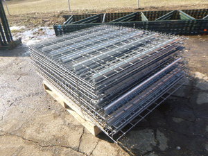 lot 3 image: 18 Pallet Racking 52 X 49 Wire Decks