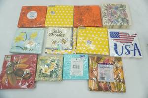 lot 7 image: Dinner Napkins, New (11) Various count packages