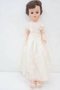 lot 15 image: Vintage Bride doll, 24 tall