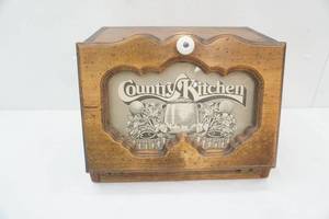lot 36 image: Vintage Wooden Bread Box. Country Kitchen 15.5Wx11Dx11.25H
