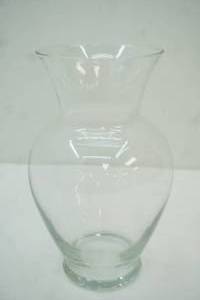lot 38 image: Clear Glass Vase 11