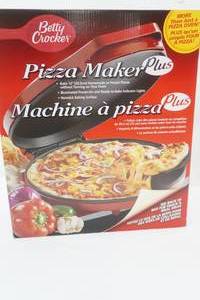 lot 60 image: Betty Crocker Pizza Maker Plus NEW IN BOX