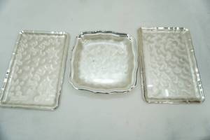 lot 75 image: Silver Plated Serving Platters & Footed Dish