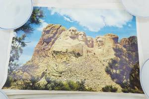 lot 93 image: Vintage Picture Print Mount Rushmore Memorial, South Dakota