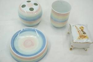 lot 108 image: Vintage Holly Hobbie Trinket Box