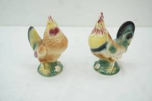 lot 109 image: Vintage Ceramic Chicken Figurines