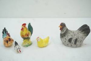 lot 110 image: Vintage Ceramic Chicken Salt & Pepper Shaker