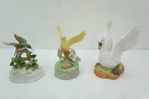 lot 113 image: Ceramic Swan Figurine, 2 Ceramic Music Boxes