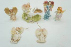 lot 115 image: Seraphim Classics Figurines by Roman Inc