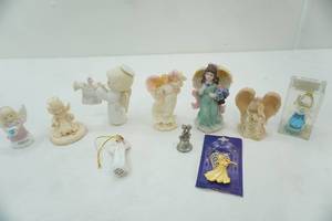 lot 117 image: Angel Figurines