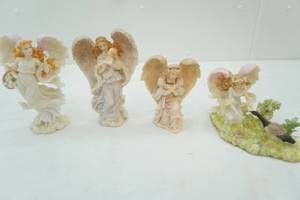 lot 121 image: Seraphim Classics Figurines by Roman Inc