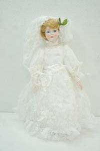 lot 150 image: Vintage Porcelain Bride Doll 14 tall