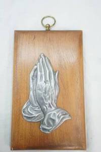 lot 168 image: Vintage Wall Plaque Featuring Albrecht Durers Praying Hands Motif
