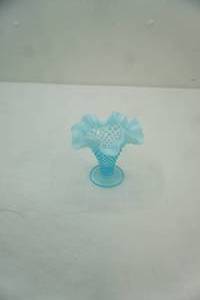 lot 176 image: 3.5x3.5 vintage Fenton Blue Opalescent Hobnail Vase