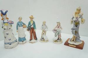 lot 185 image: Vintage Indiana Glass Colonial Footed Aquamarine Creamer and Open Sugar