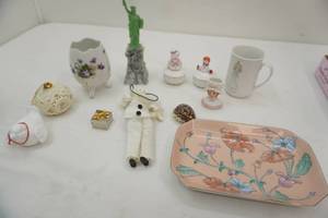 lot 193 image: vintage collectibles