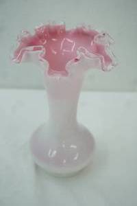 lot 198 image: vintage Fenton Peach Crest Milk Glass Vase 8x 5