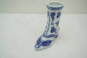 lot 205 image: vintage blue & white porcelain boot vase 7x 7