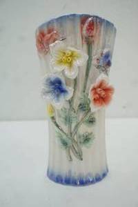 lot 206 image: vintage lusterware ceramic vase 9 tall by 4x2.5