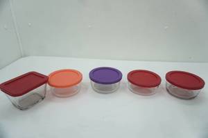 lot 210 image: 5ct Pyrex Bowls with lids