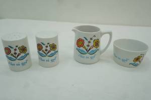lot 215 image: Vintage Berggren Traynor Scandinavian-Style Folk Art Set