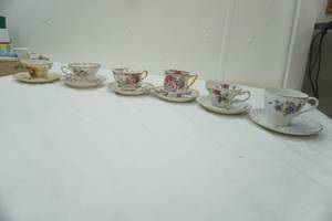 lot 240 image: Vintage Tea Cups and Saucers