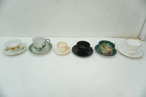 lot 242 image: Vintage Tea Cups and Saucers