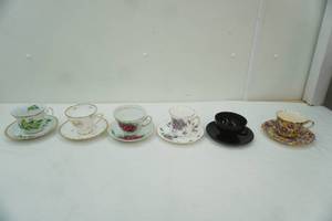 lot 243 image: Vintage Tea Cups and Saucers