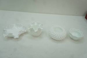 lot 252 image: Vintage Fenton White Milk Glass Hobnail Pieces