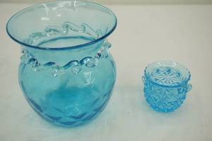 lot 259 image: Vintage L.E Smith toothpick holder,Vintage Blue glass Pilgrim Glass Vase
