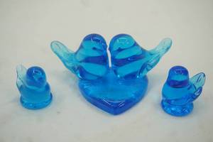 lot 261 image: Bluebird Of Happiness Art glass Figurines