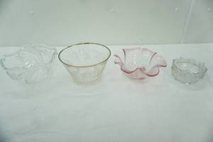 lot 281 image: Vintage Crystal Serving Bowls Mikasa and more