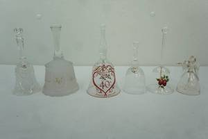 lot 287 image: Vintage Clear, Frosted, Pressed Glass Bells 6ct