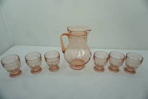 lot 289 image: Vintage Pink Depression Glass Pitcher and 6 Tumblers