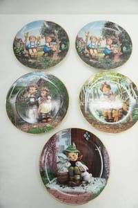 lot 291 image: 5ct Vintage Collectors M.J. Hummel Plates. Numbered