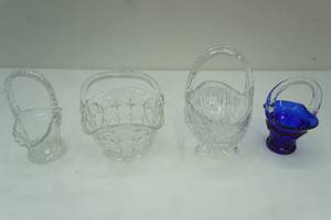 lot 293 image: 4ct Vintage Glass Baskets
